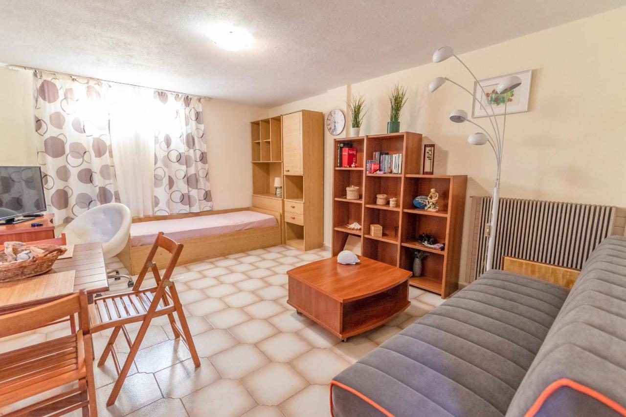 Pine Trees Apartment Preveza Ngoại thất bức ảnh